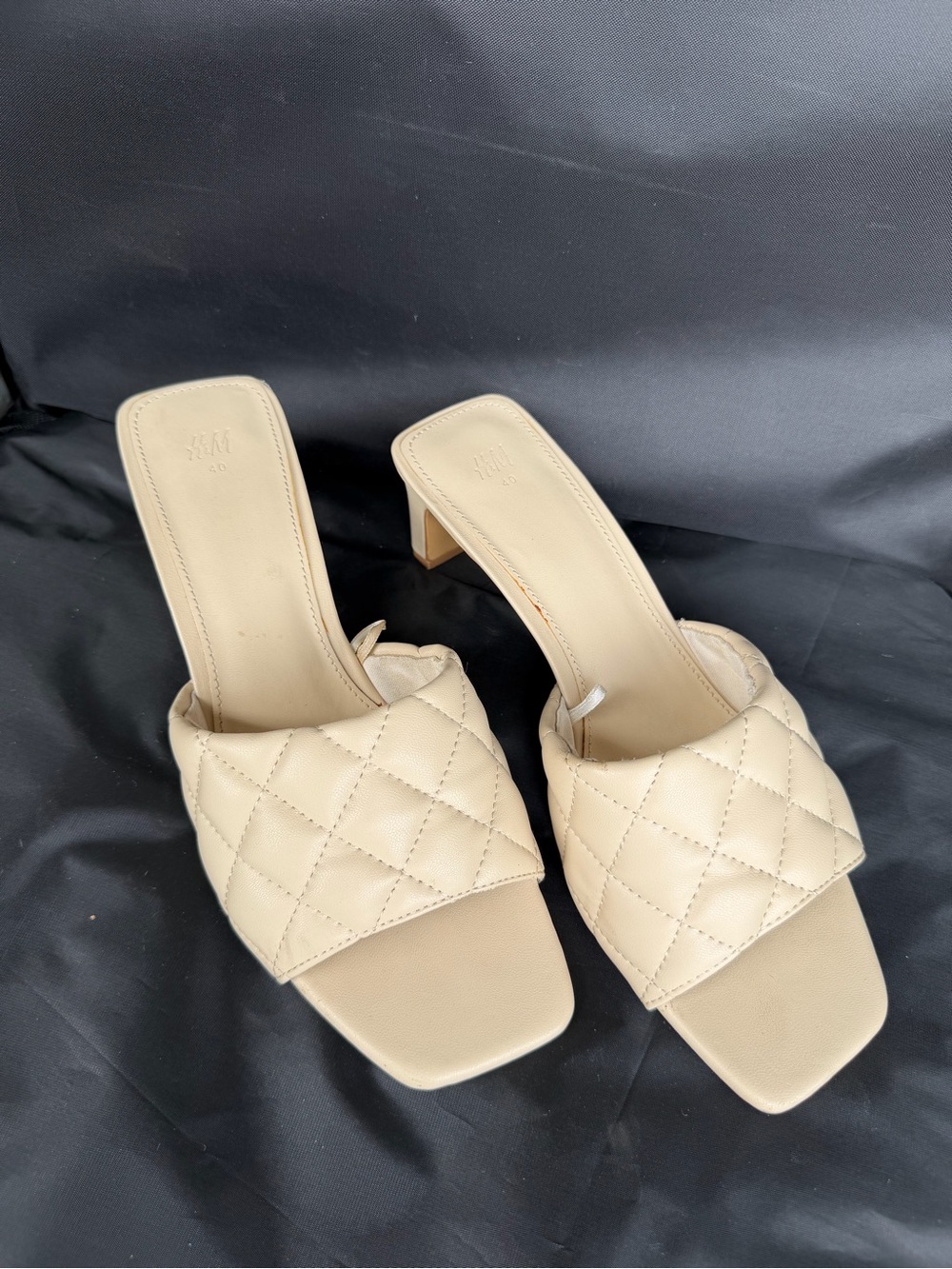 H&M Size 8 Beige Quilted Slide Heel for Women